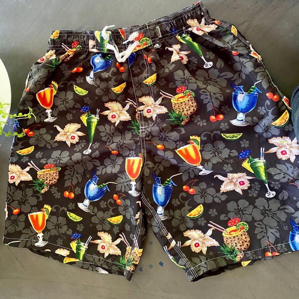 Men’s swim shorts